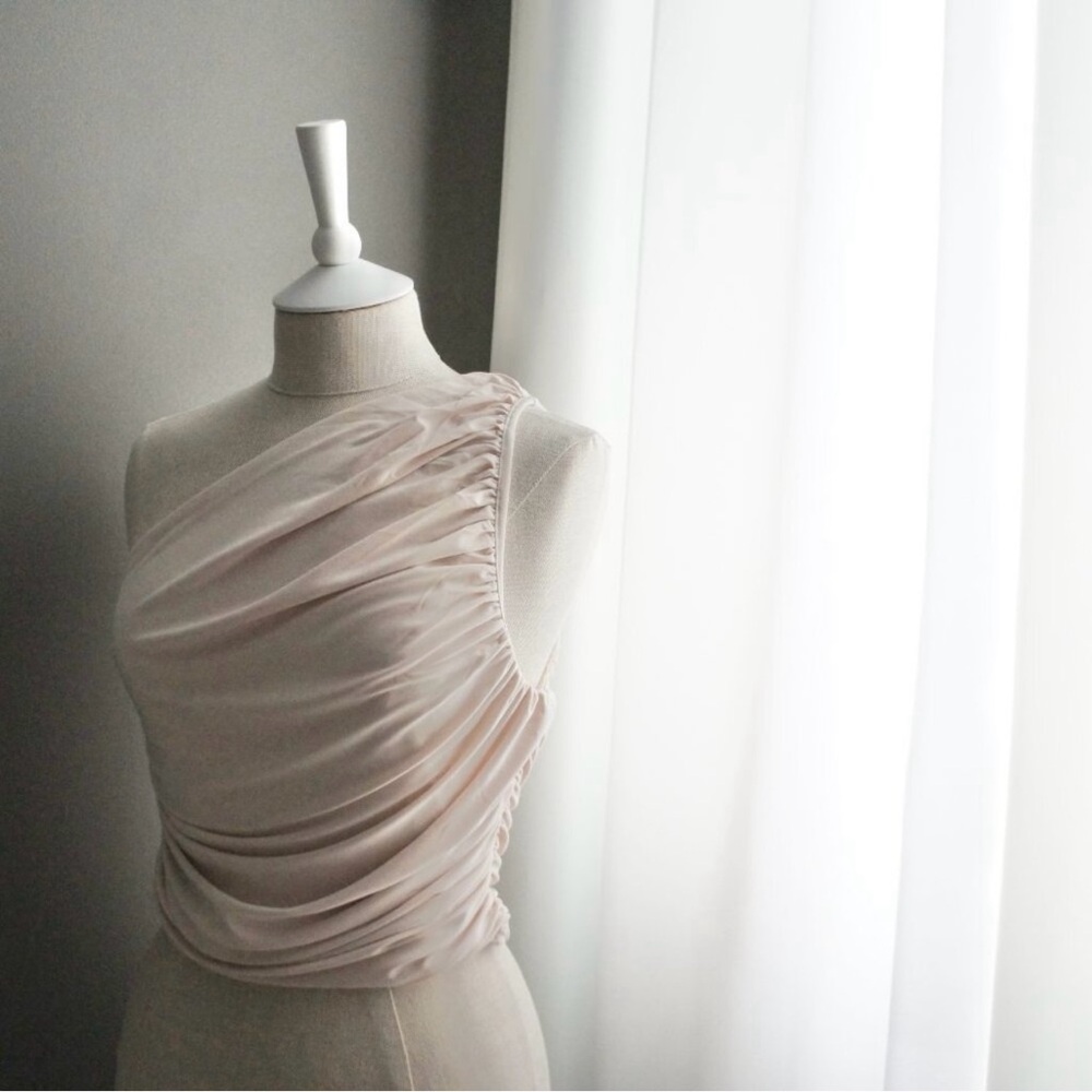 Express Fitted One Shoulder Ruched Cropped Tank - Picture 2 of 3